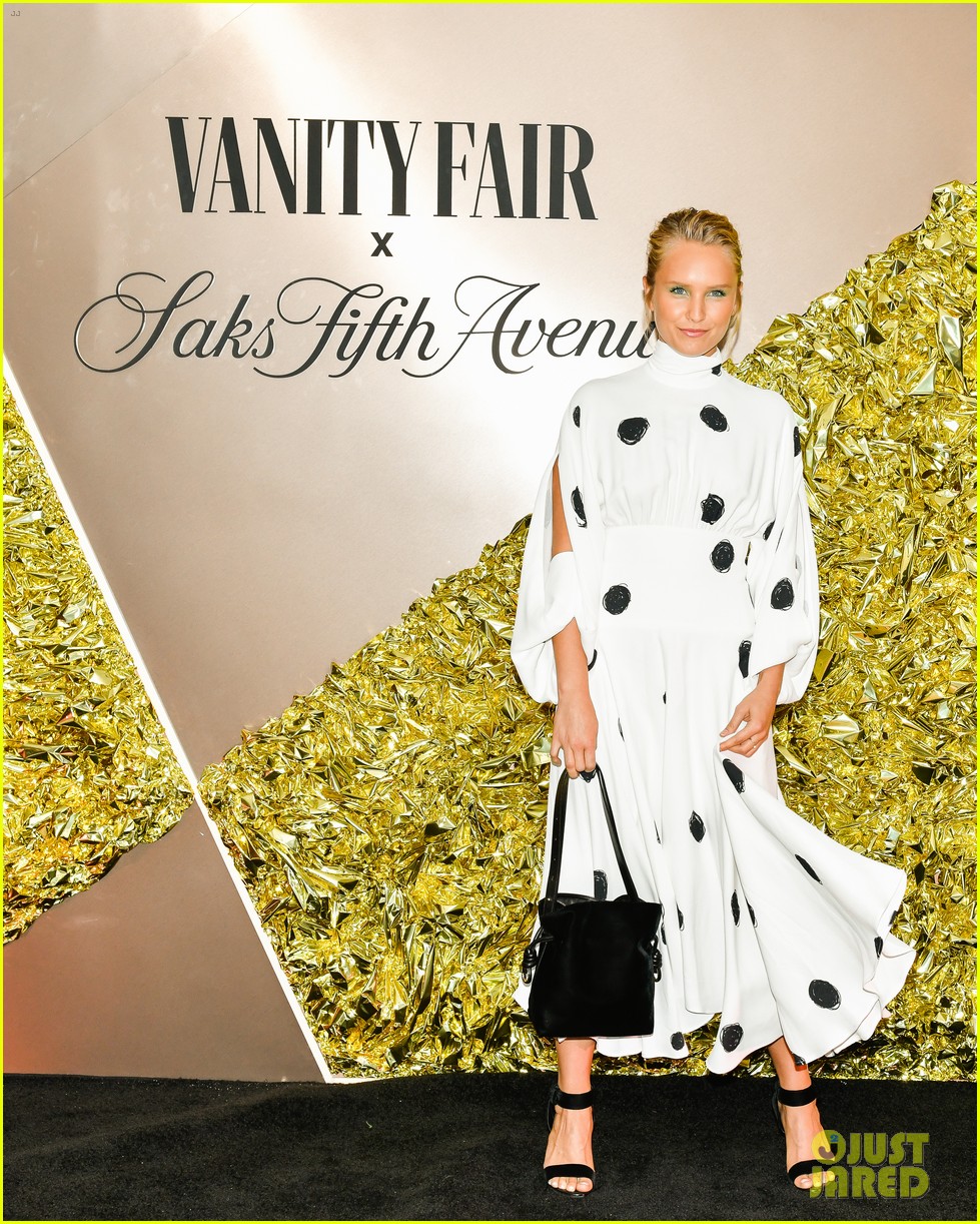 Sadie Sink & Natalia Dyer Step Out For Vanity Fair's Best Dressed List