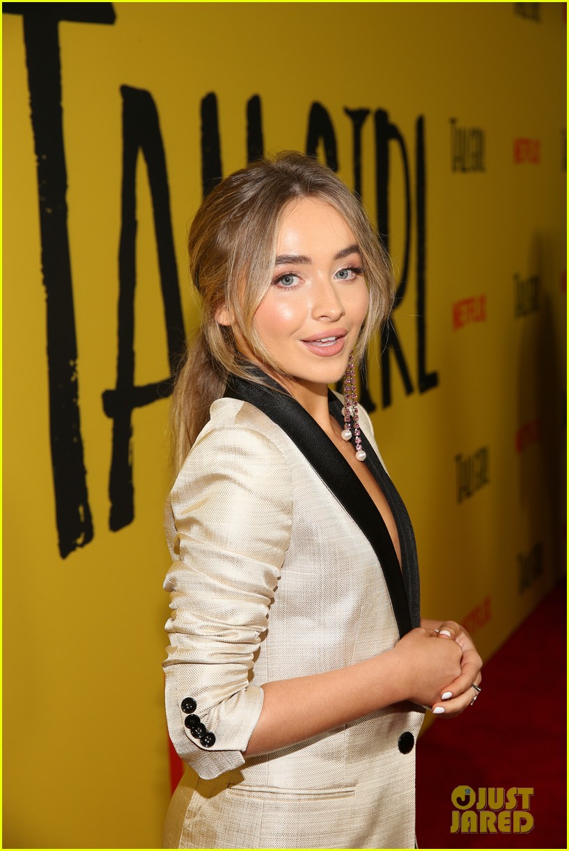 ava michelle sabrina carpenter tall girl premiere 09