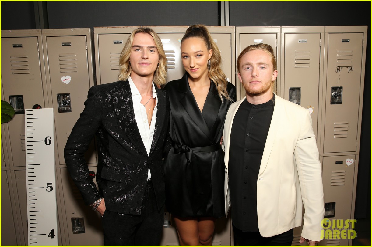 ava michelle sabrina carpenter tall girl premiere 11