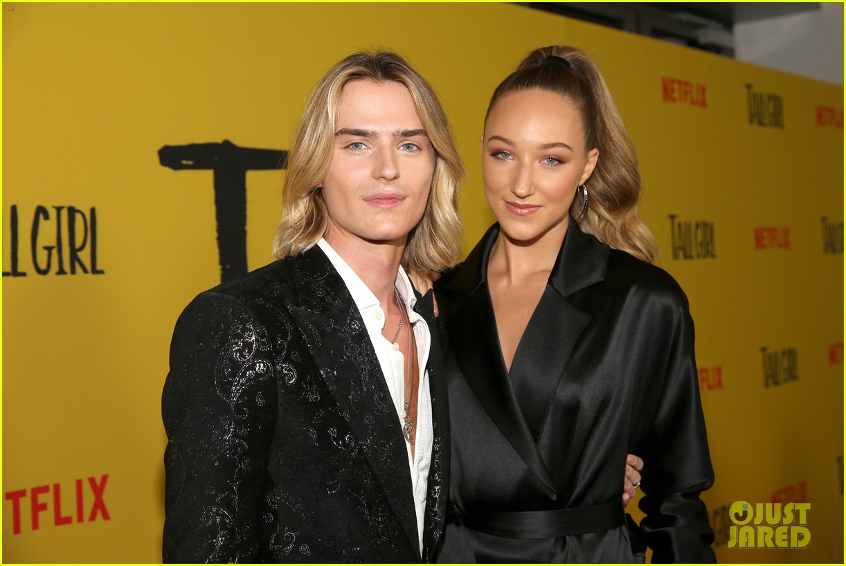 ava michelle sabrina carpenter tall girl premiere 16