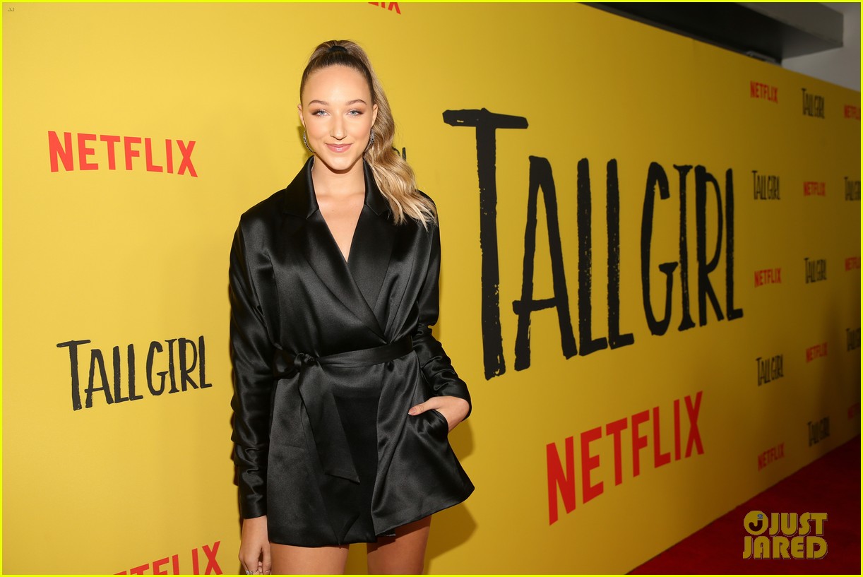 ava michelle sabrina carpenter tall girl premiere 18
