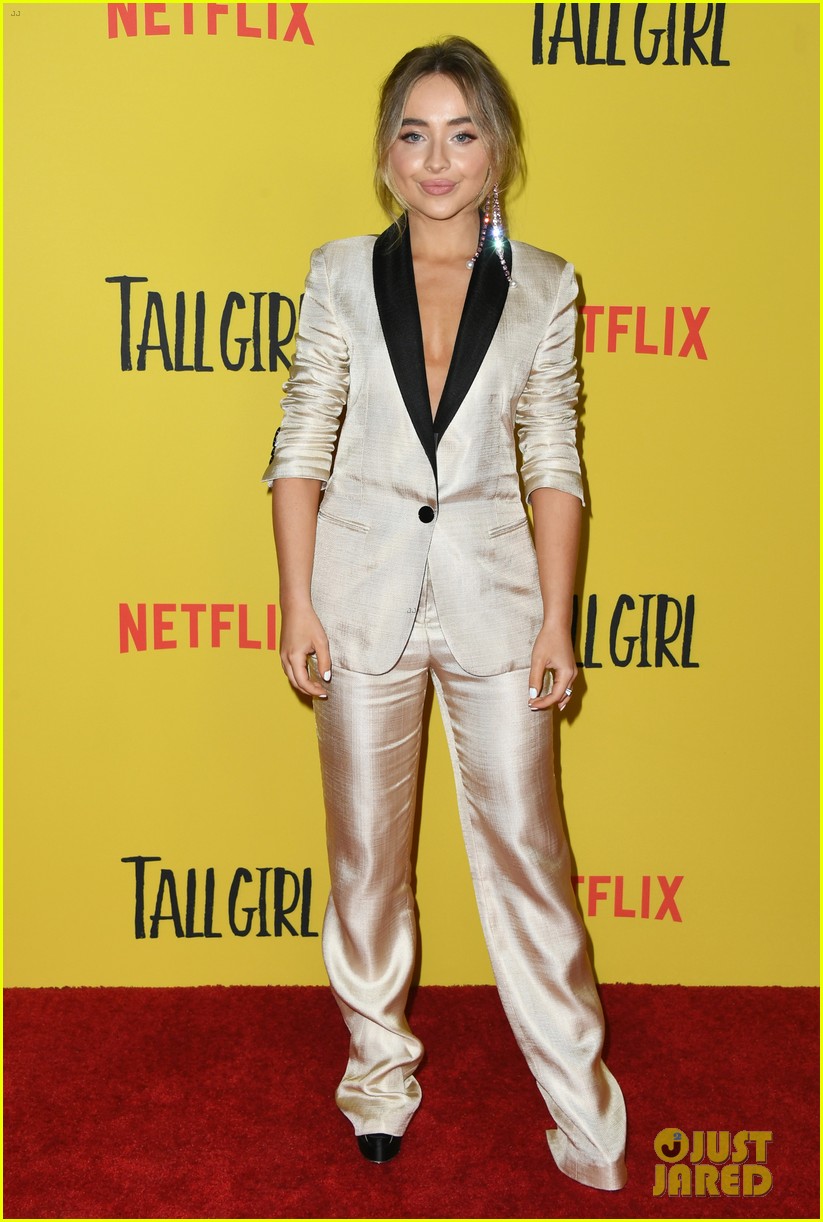 ava michelle sabrina carpenter tall girl premiere 25