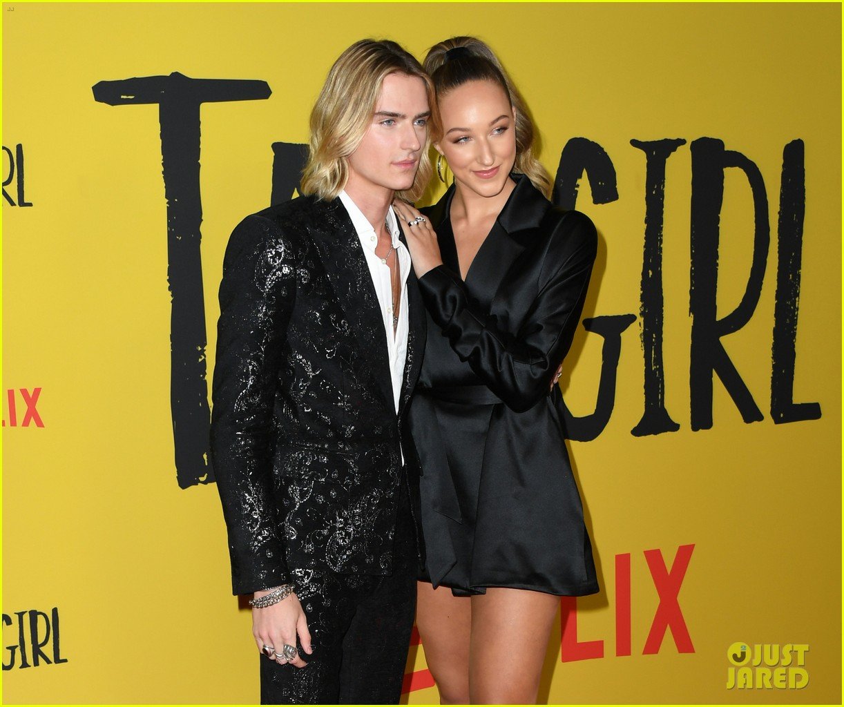 ava michelle sabrina carpenter tall girl premiere 28
