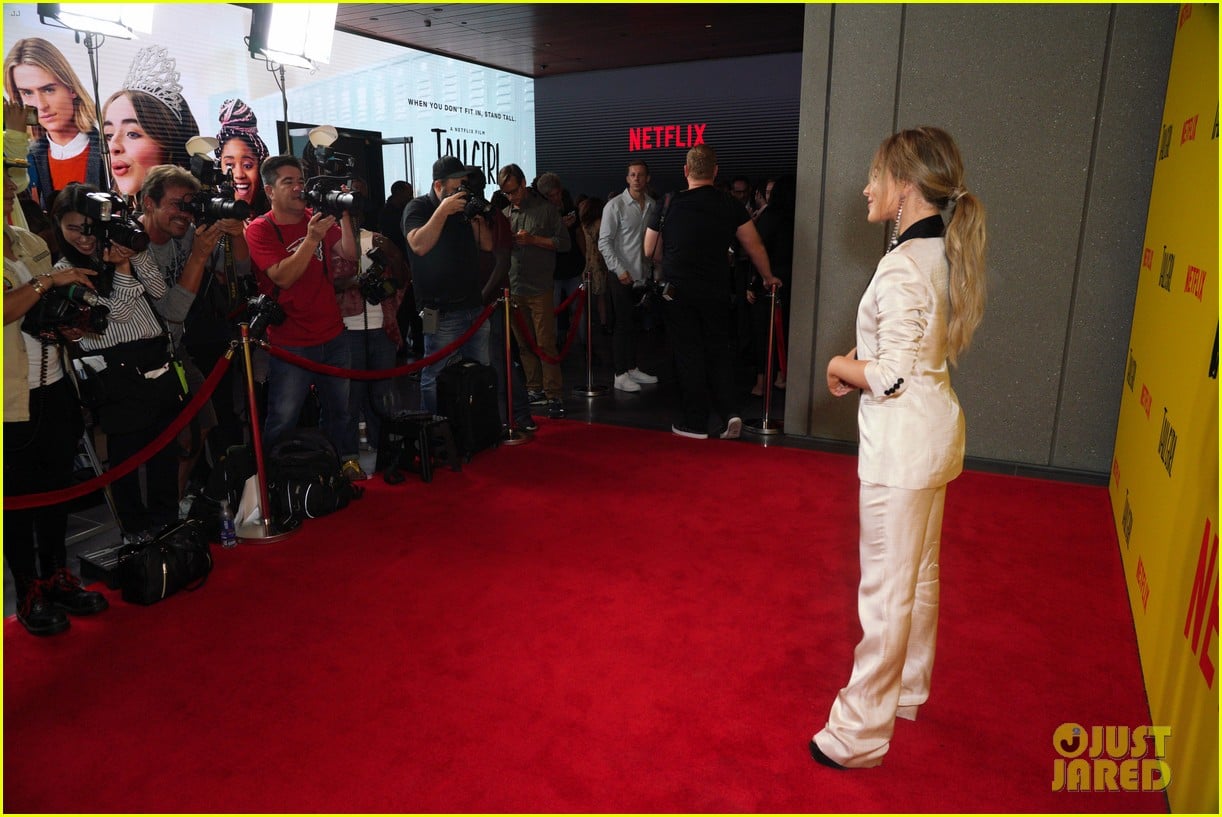 ava michelle sabrina carpenter tall girl premiere 34
