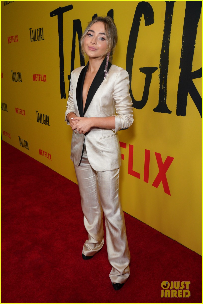 ava michelle sabrina carpenter tall girl premiere 41