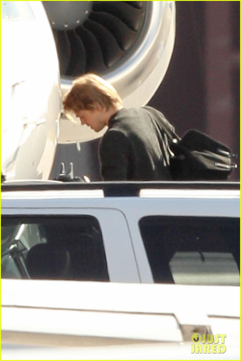 taylor swift joe alwyn jet out of rhode island 02
