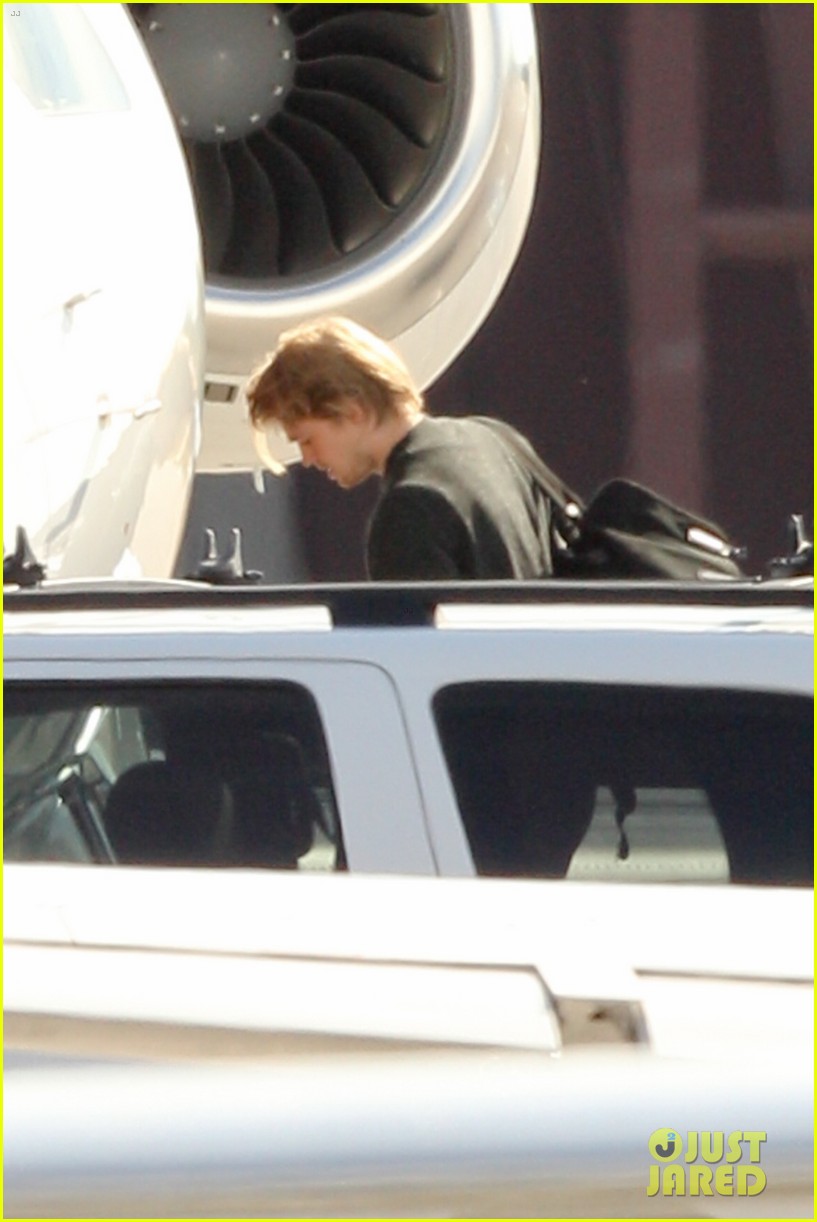 taylor swift joe alwyn jet out of rhode island 04