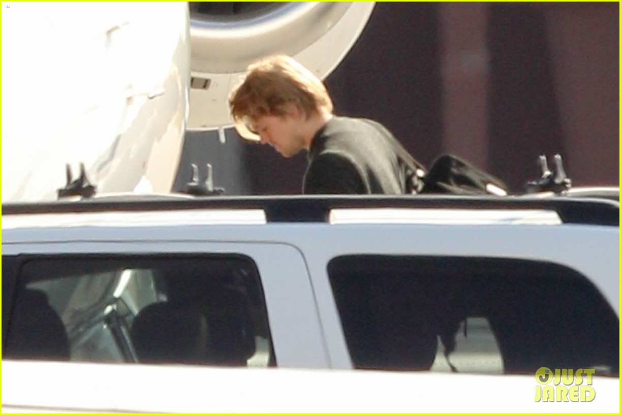 taylor swift joe alwyn jet out of rhode island 06