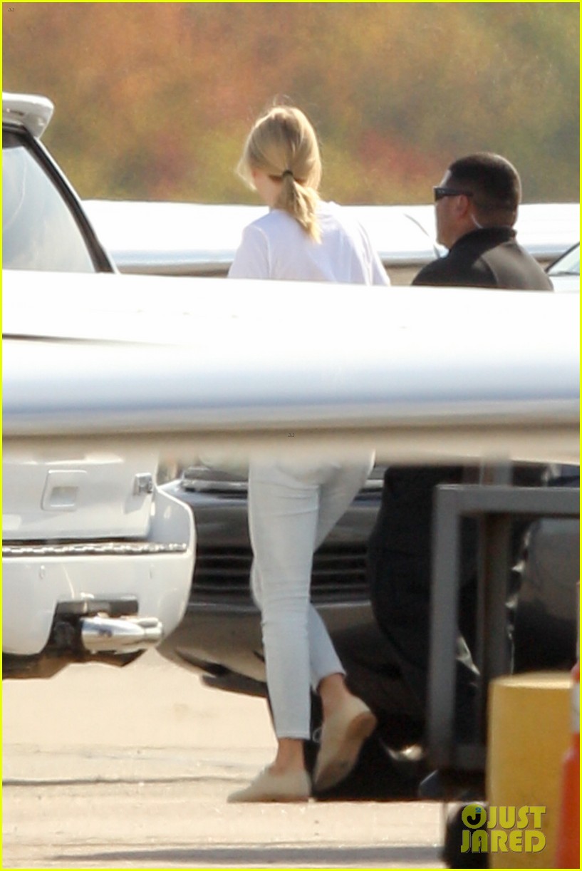 taylor swift joe alwyn jet out of rhode island 07