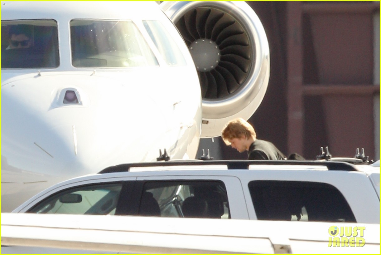 taylor swift joe alwyn jet out of rhode island 10