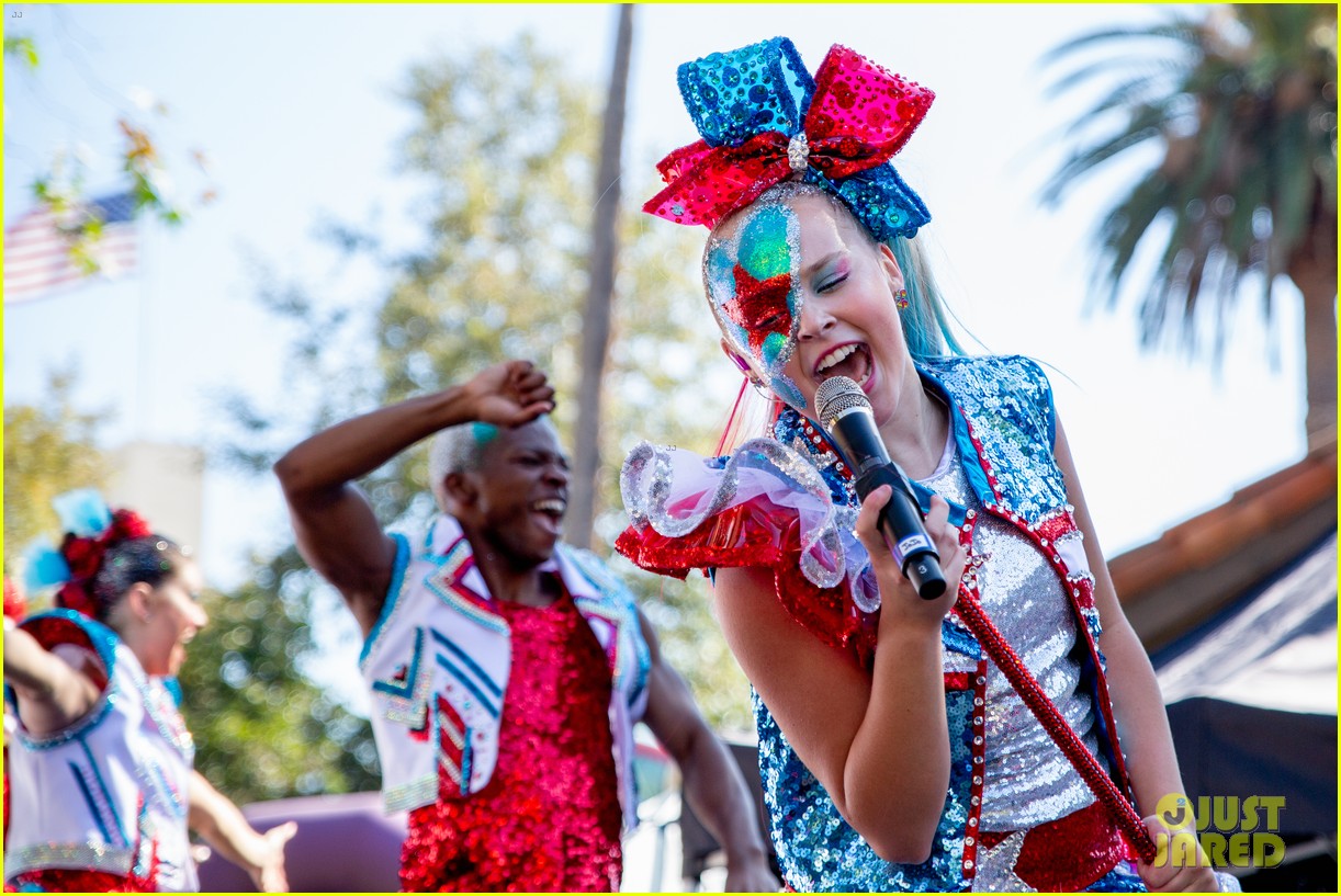 full-sized-photo-of-ally-brooke-jojo-siwa-tj-martell-family-day-19