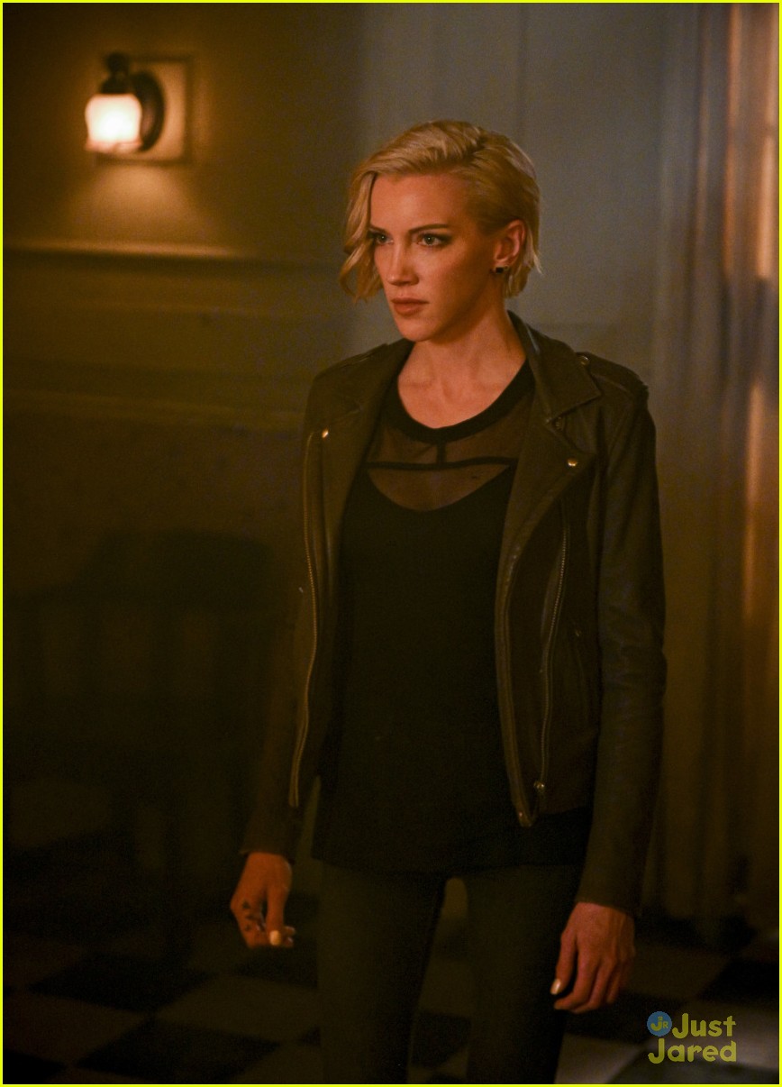 mia connor confront brother arrow stills 11
