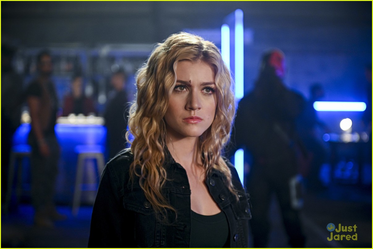 mia connor confront brother arrow stills 14