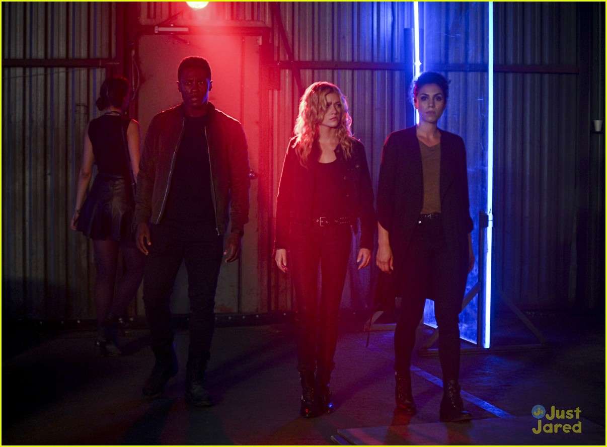 Mia And Connor Confront Jj In New Sneak Peek From Tonights Arrow Photo 1268077 Photo 0545