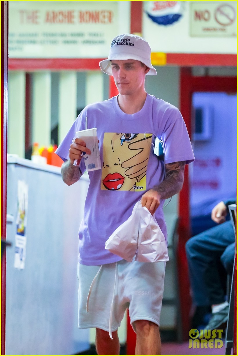 Justin Bieber Grabs Burgers With Wife Hailey After Second Wedding ...