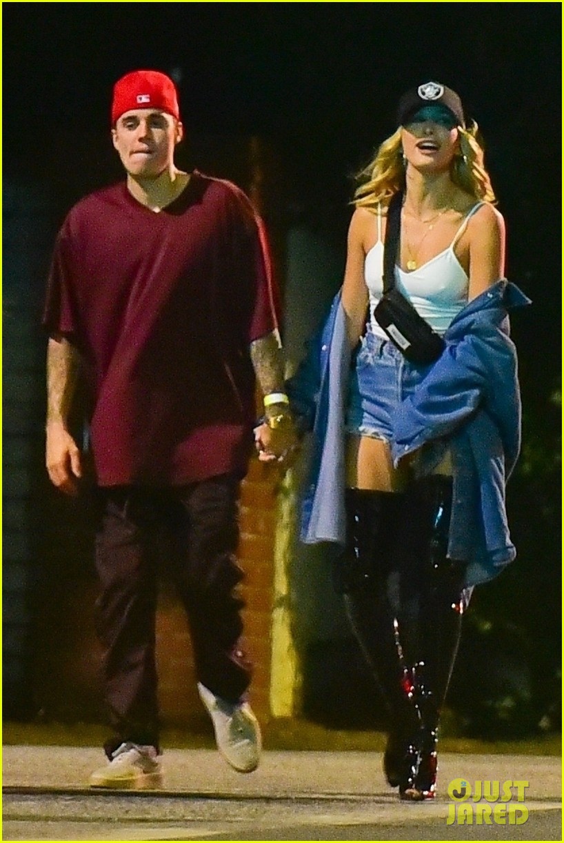 justin hailey bieber hold hands at birthday party 07