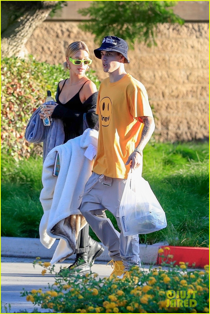 The Biebers Go On A Picnic Date After Their Wedding | Photo 1264232 ...