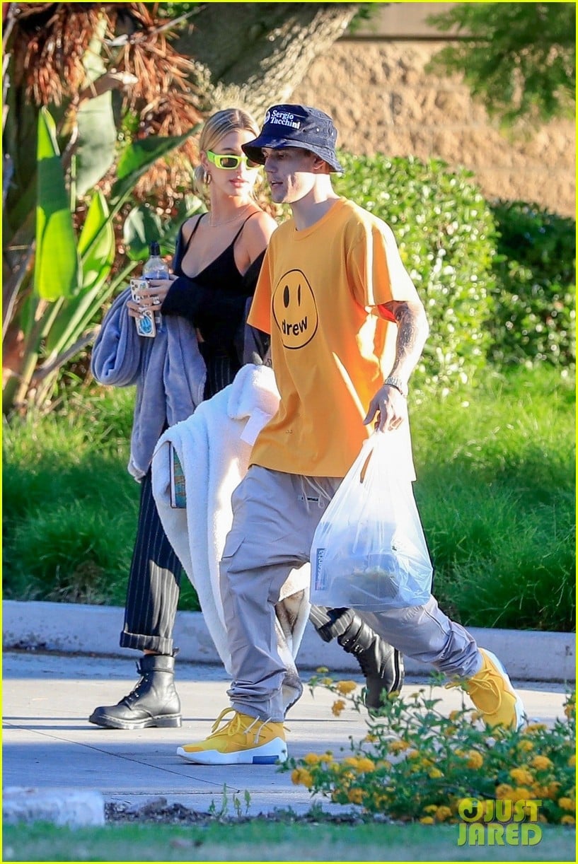 The Biebers Go On a Picnic Date After Their Wedding | Photo 1264236 ...