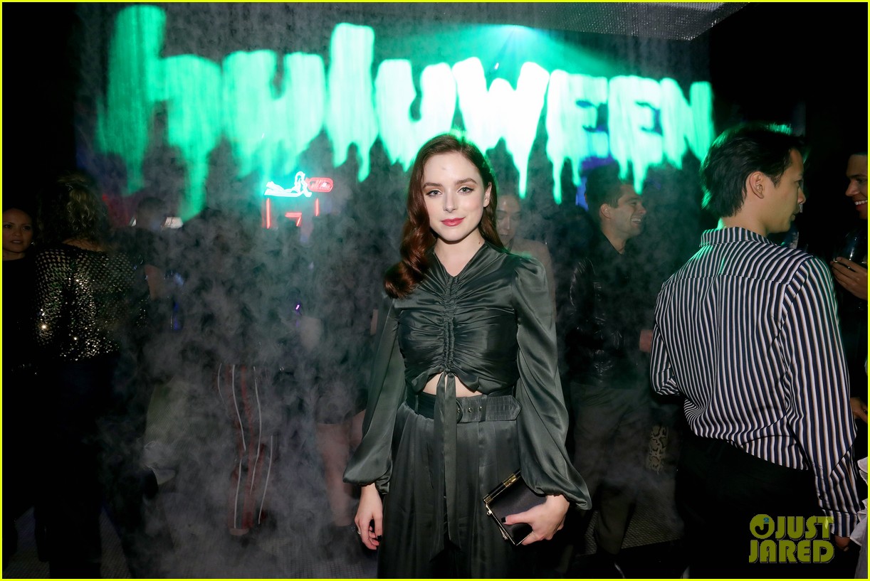 Full Sized Photo of brianne tju huluween party 2019 04 | Brianne Tju