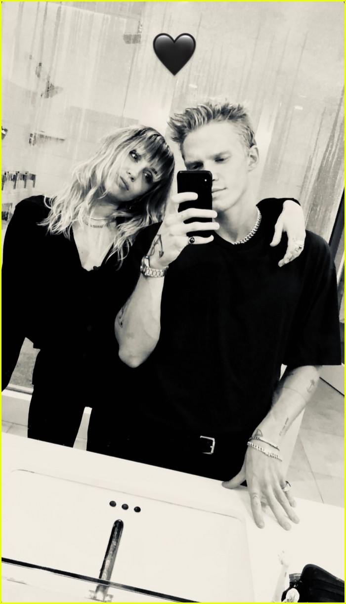 Miley Cyrus & Cody Simpson Share a Kiss Over Soup Photo 1266357(02)