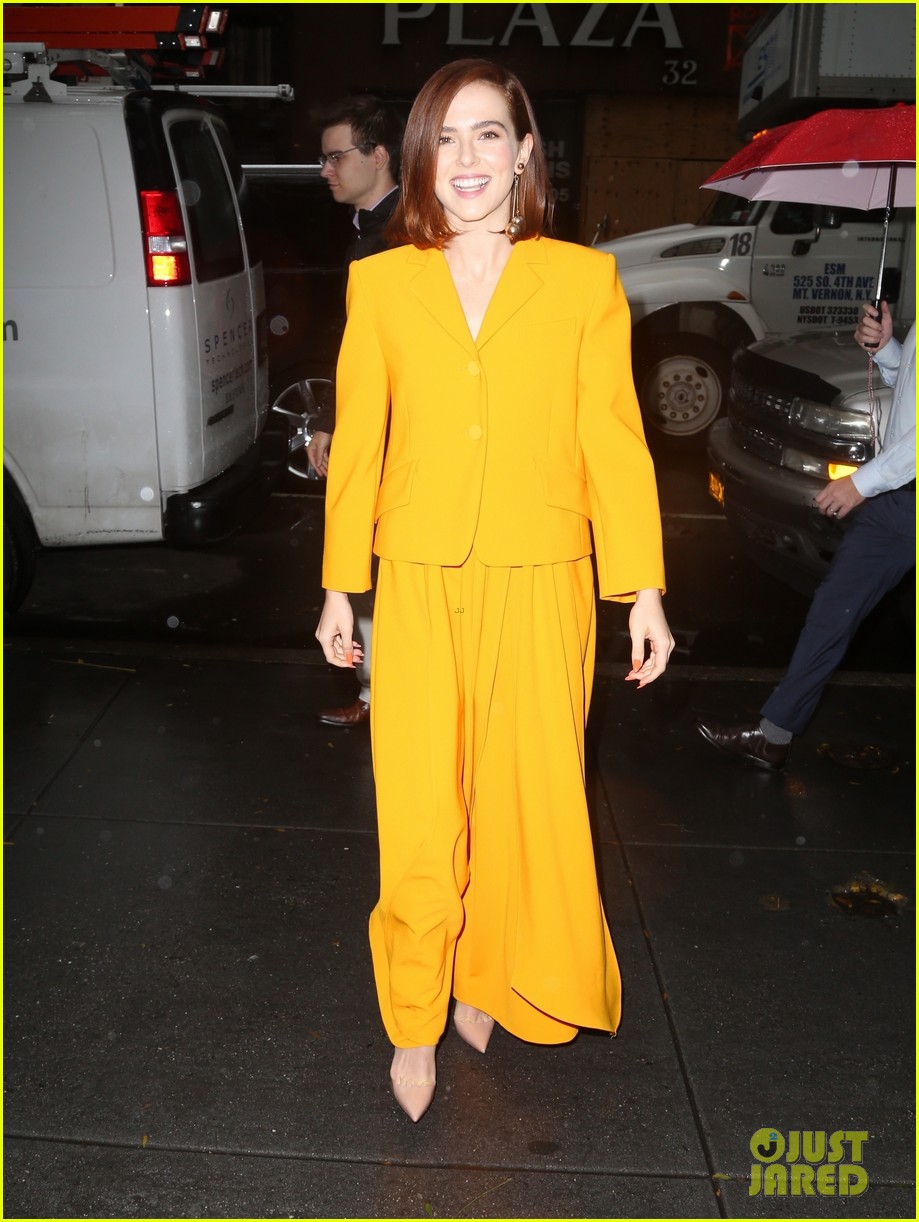 zoey deutch hilariously transforms life into a rom com 03