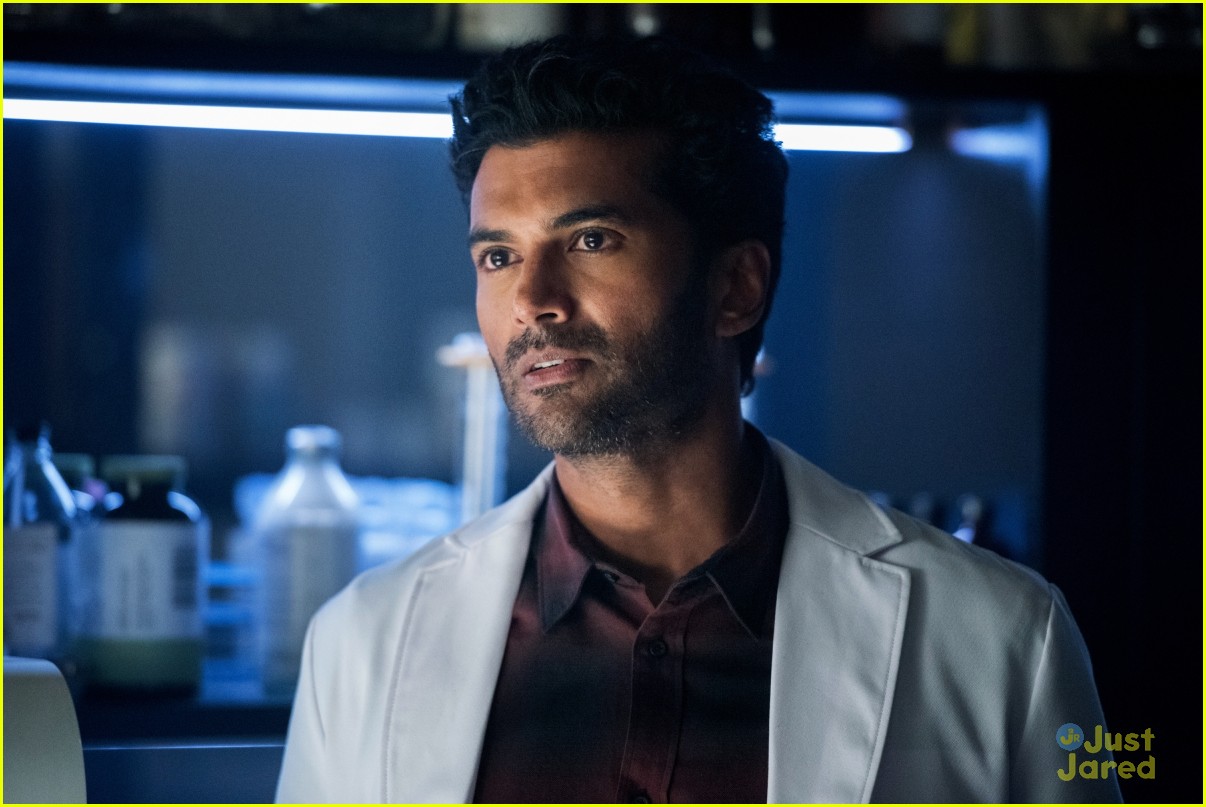 the flash glow bar party dead man running stills 01