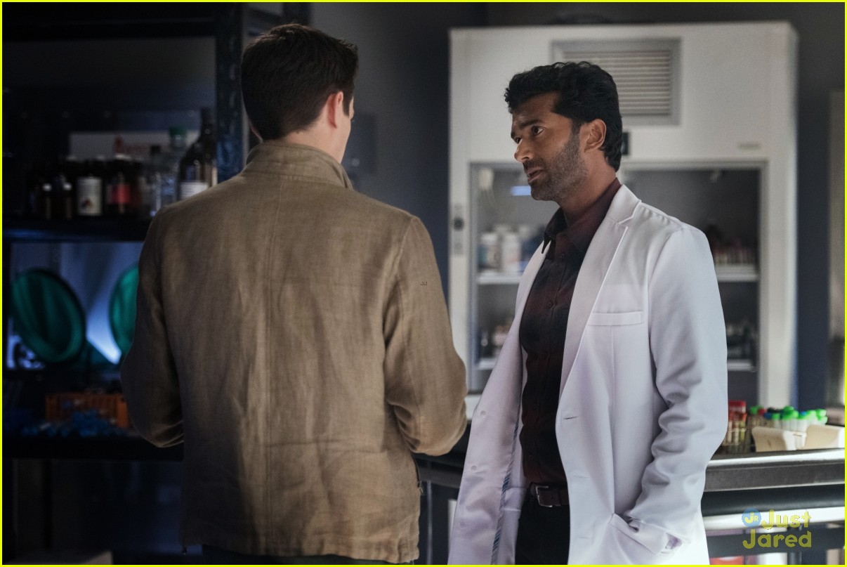 the flash glow bar party dead man running stills 08