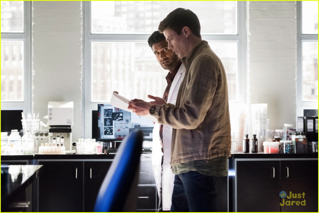 Barry Lives It Up With Iris, Killer Frost, Ralph & Cisco on 'The Flash ...