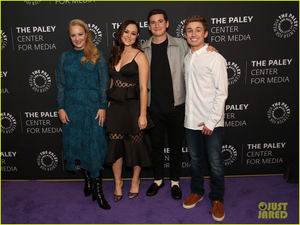 Full Sized Photo of hayley orrantia sean giambrone goldbergs paley ...