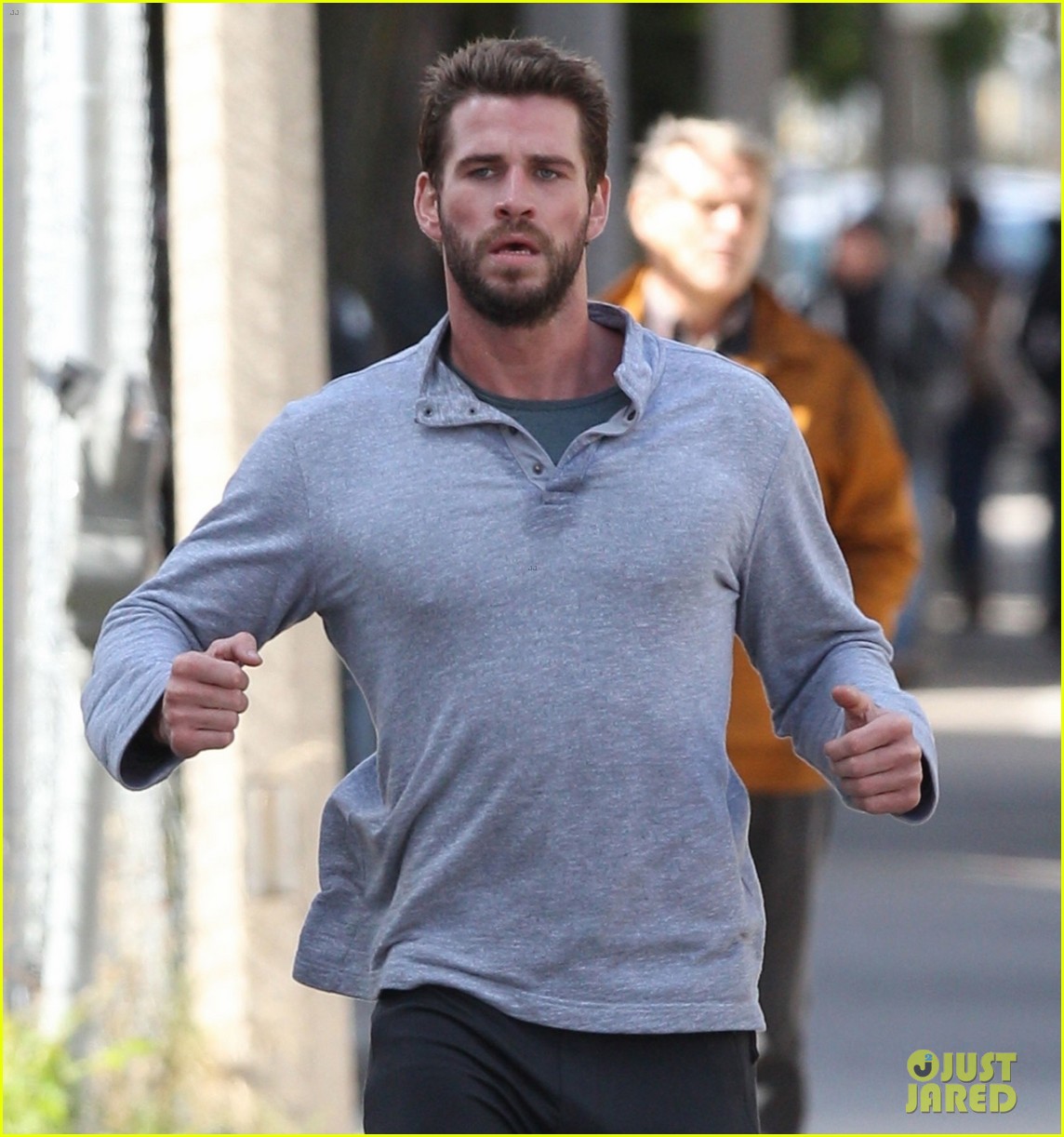 liam hemsworth films new quibi series 08