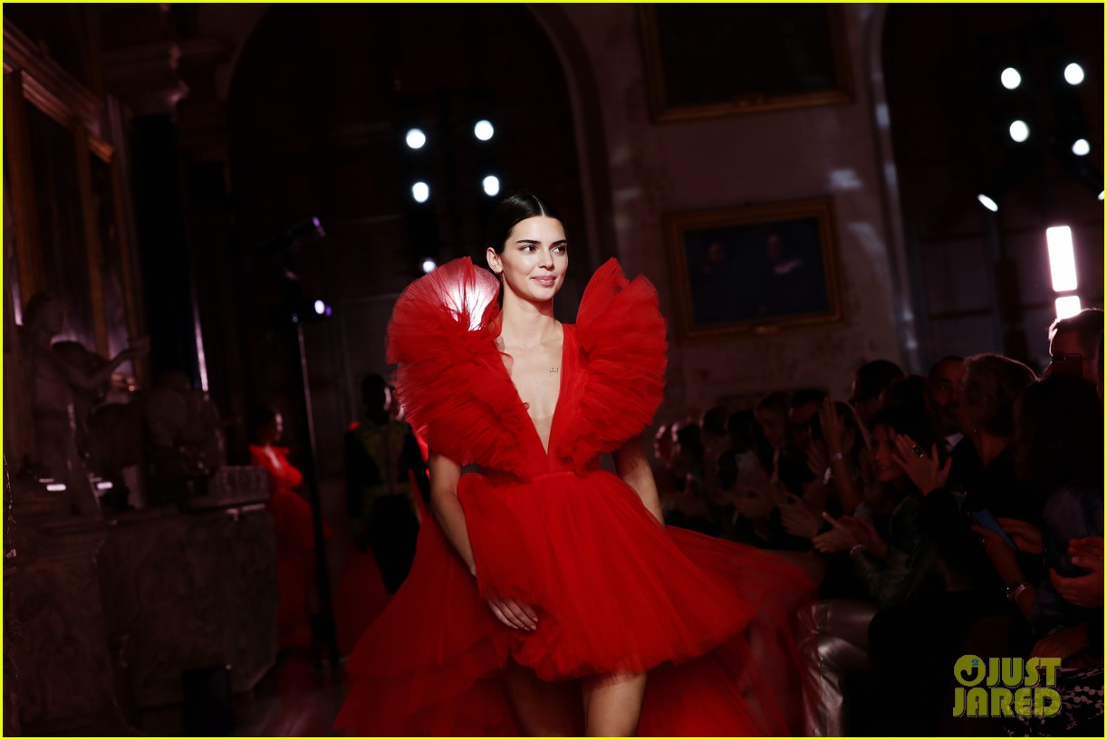 kendall jenner hm giambattista valli event 02