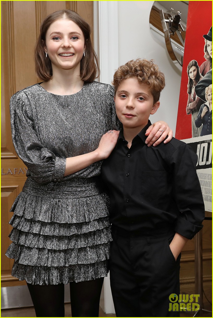 Thomasin Mckenzie & Roman Griffin Davis Do Their Reading At 'jojo 