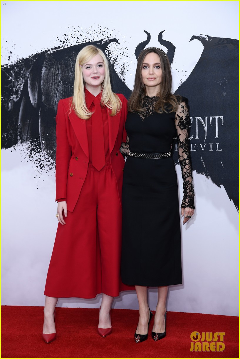elle fanning angelina jolie maleficent photocall london 13