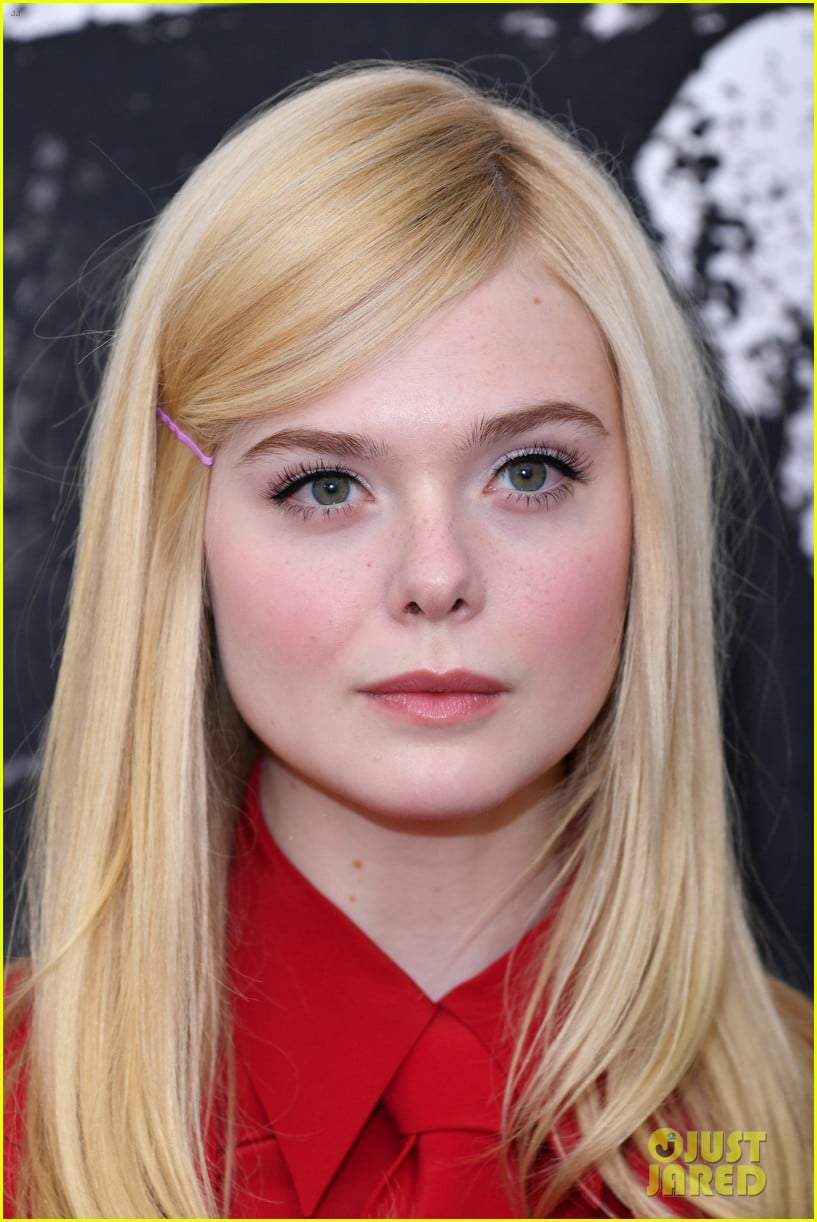 elle fanning angelina jolie maleficent photocall london 18