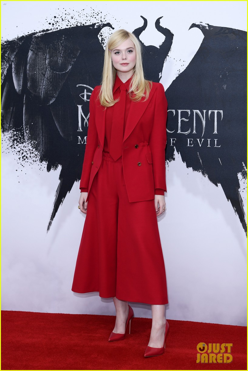elle fanning angelina jolie maleficent photocall london 20