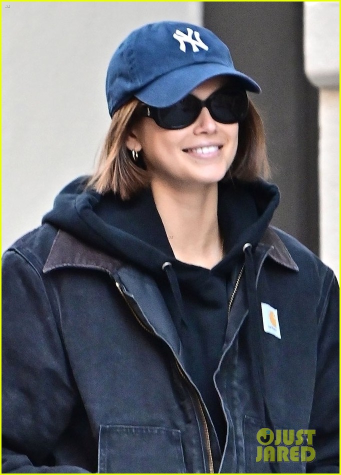 kaia gerber errands around nyc gym time 02