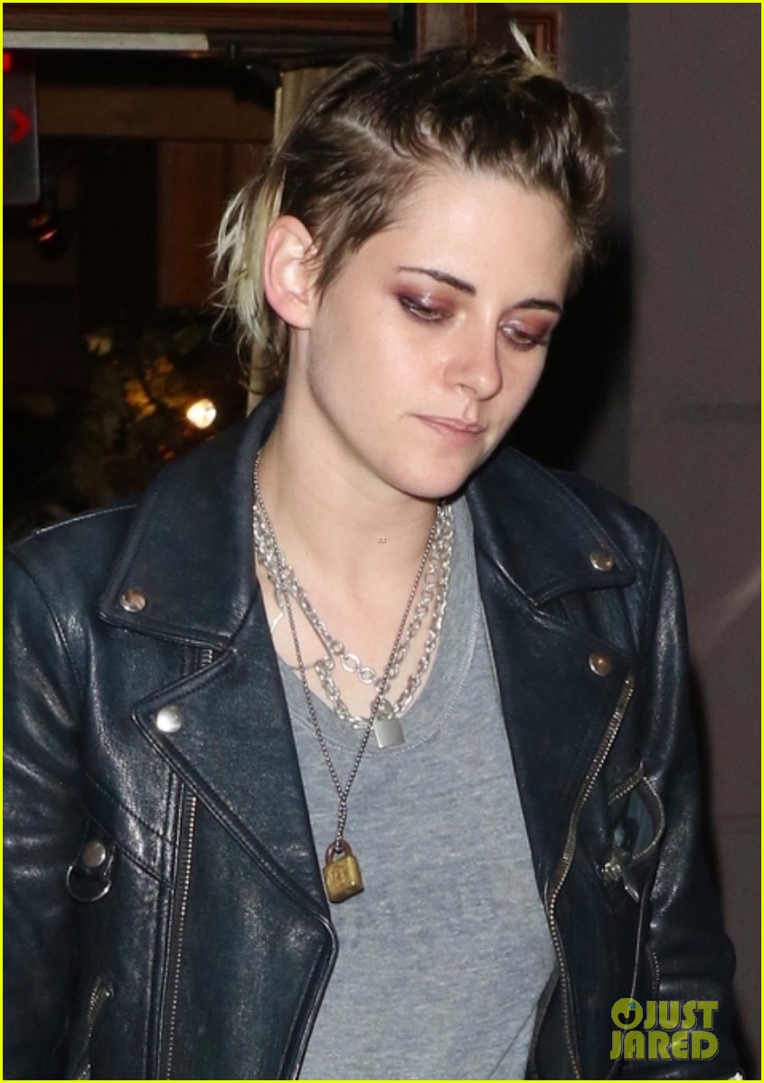 Full Sized Photo of kristen stewart exits snl dinner promo vid 05