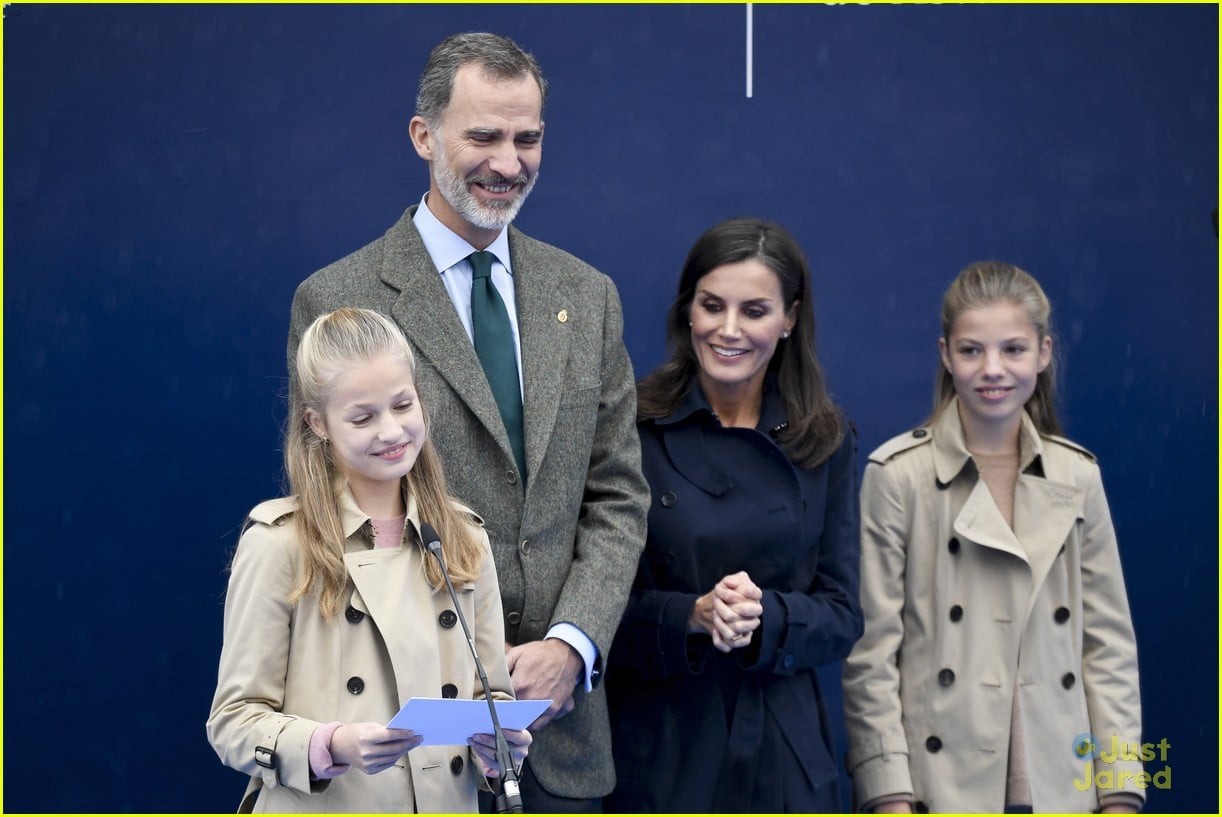 princess leonor hugs from sofia asiegu visit 05
