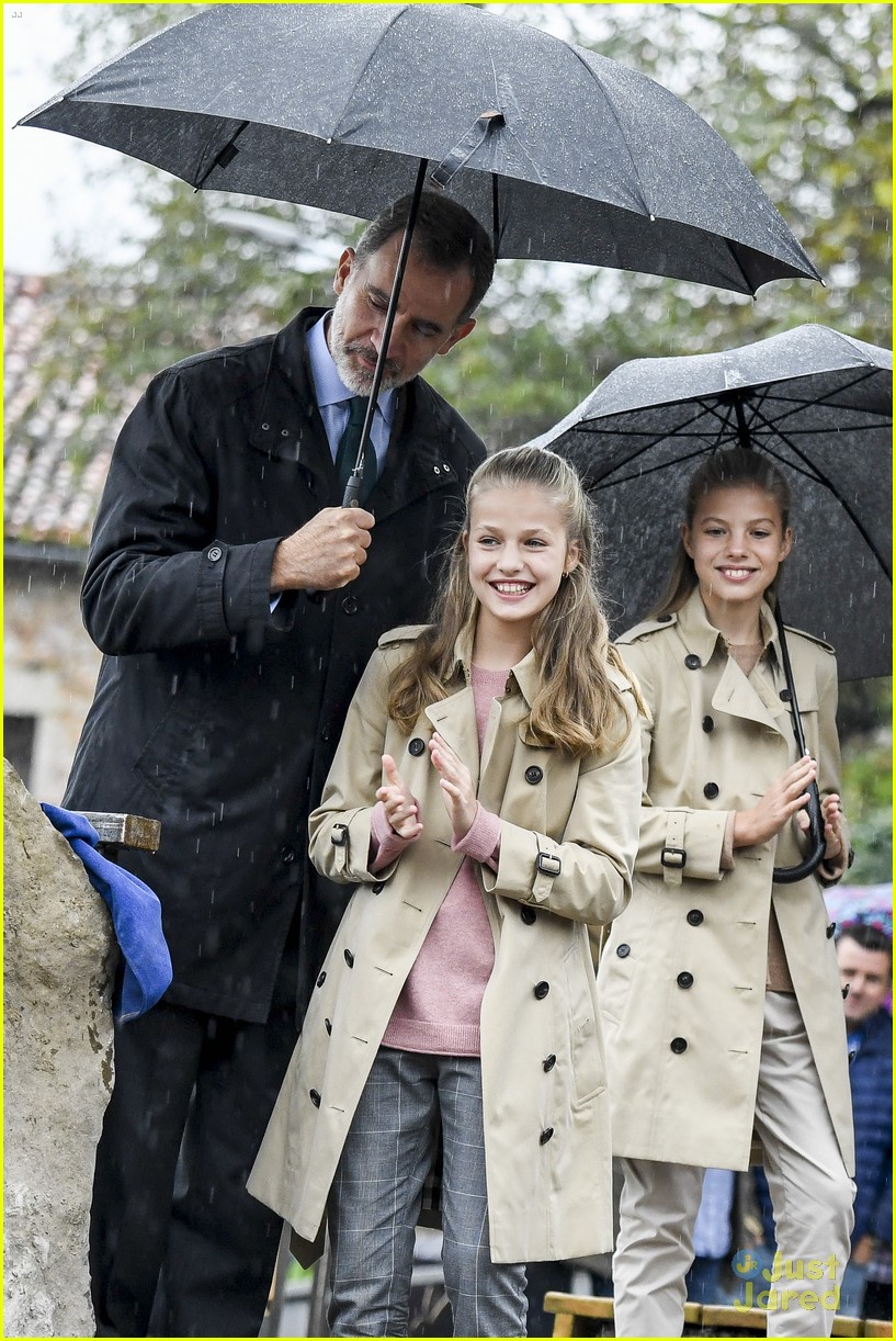 princess leonor hugs from sofia asiegu visit 10