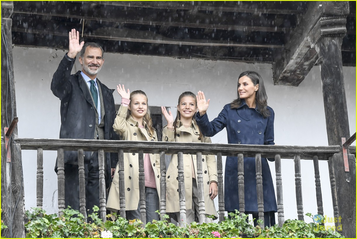 princess leonor hugs from sofia asiegu visit 15