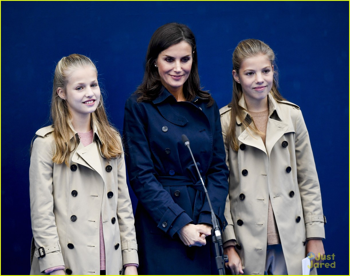 princess leonor hugs from sofia asiegu visit 21