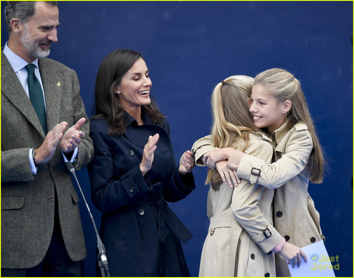 princess leonor hugs from sofia asiegu visit 23