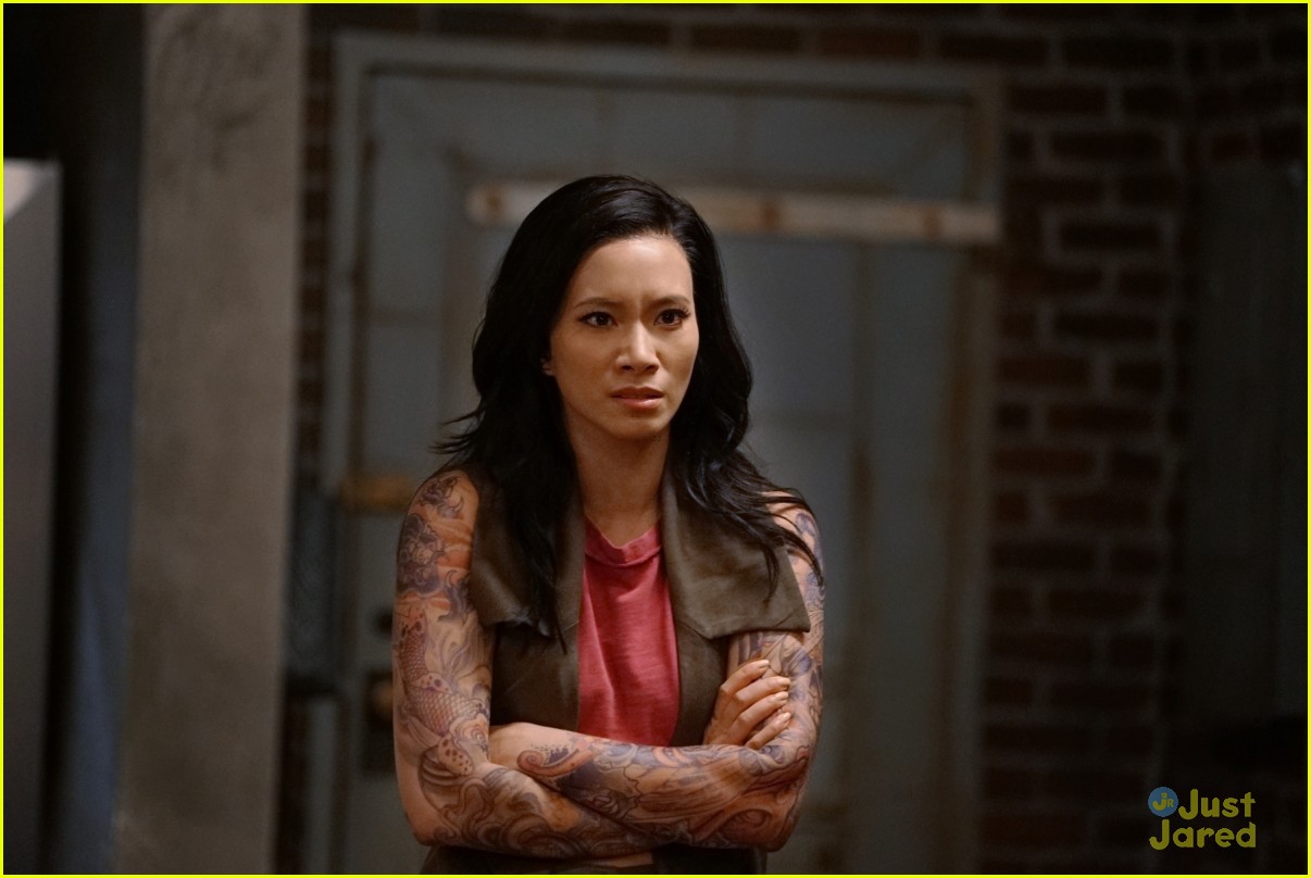 Get A Sneak Peek Of Tonight's 'Black Lightning' Episode! | Photo ...