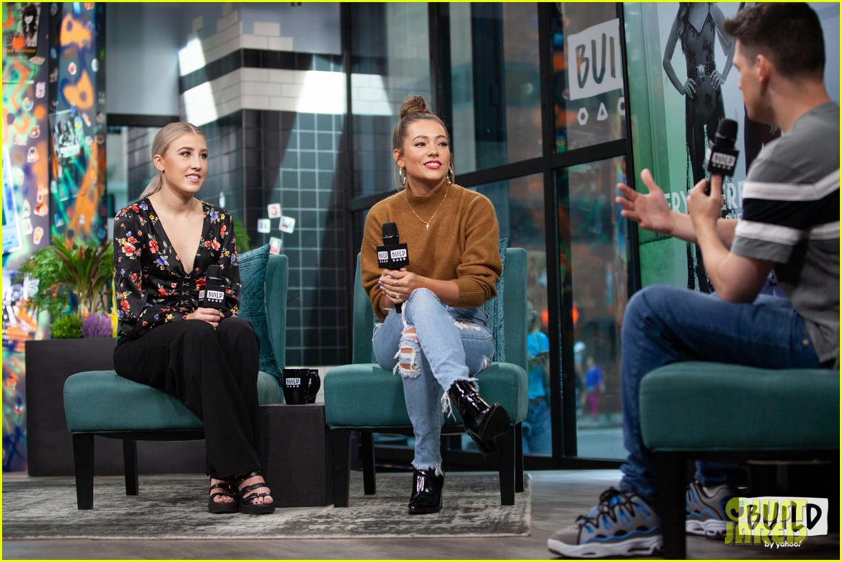 Maddie & Tae Release New Song & Video: 'Everywhere I'm Goin'' - Watch ...