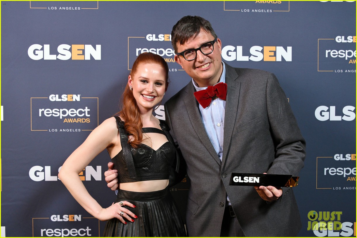 madelaine petsch represents riverdale at glsen respect awards with travis mills 04