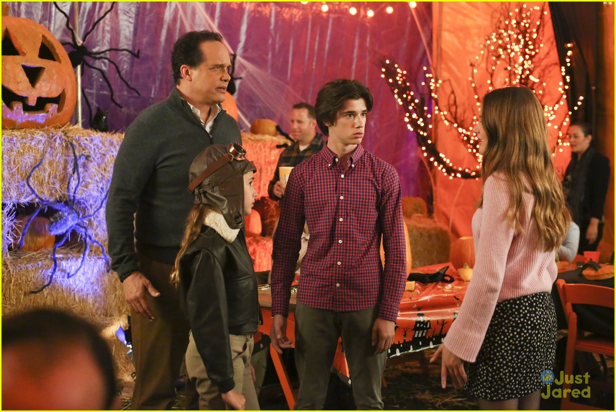 Meg Donnelly Is Black Widow On Tonight's Halloween Themed 'American