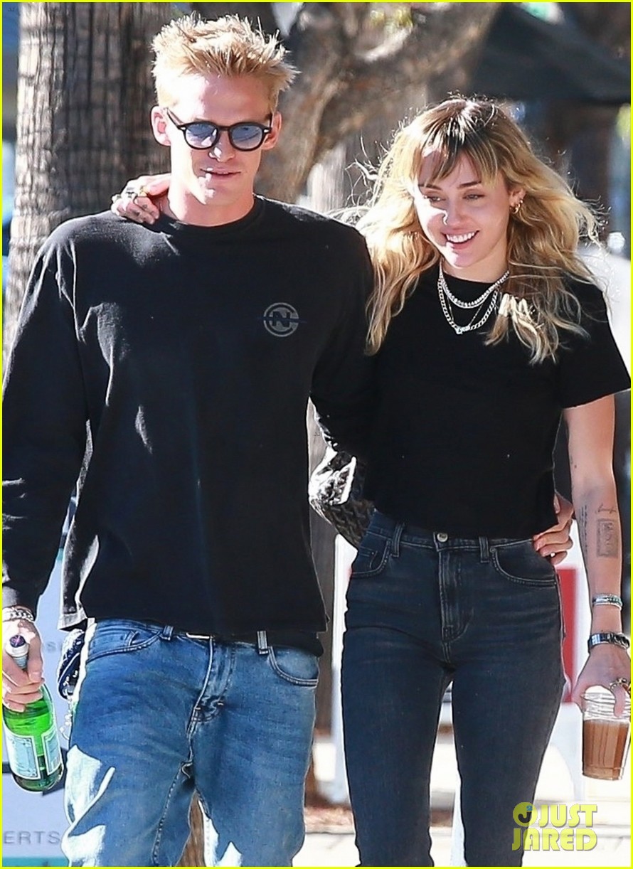 cody simpson miley cyrus afternoon lunch date 02