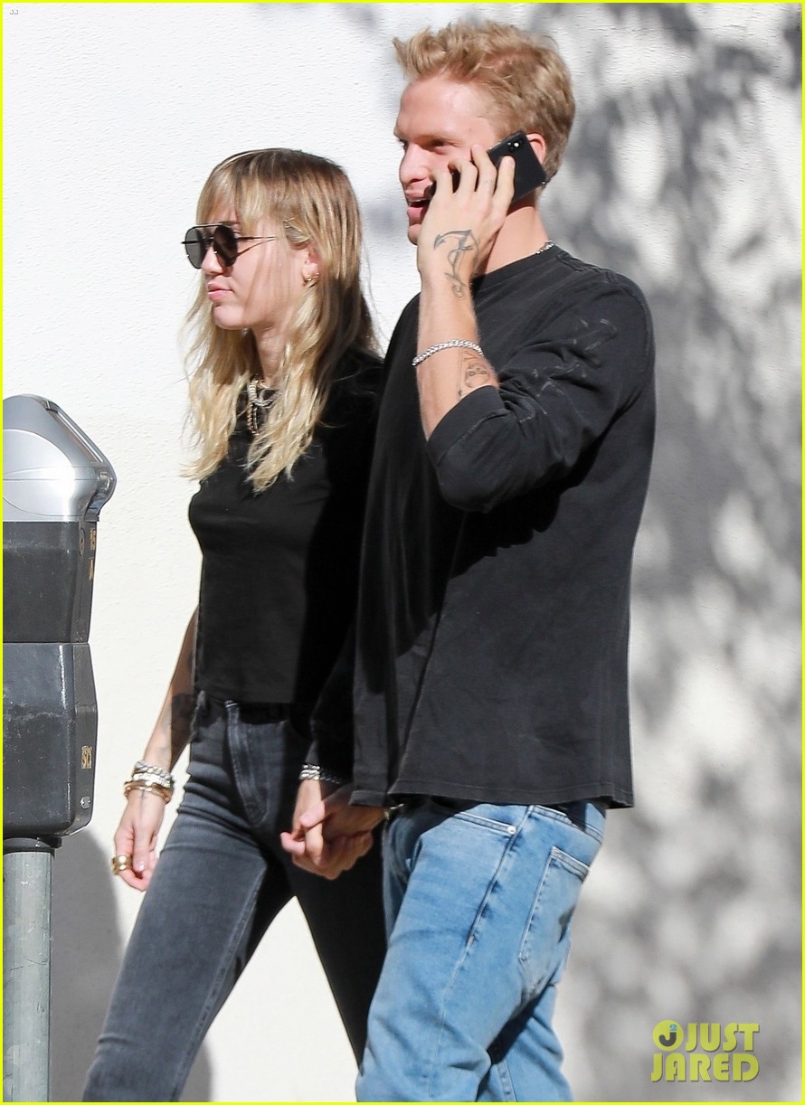 cody simpson miley cyrus afternoon lunch date 04