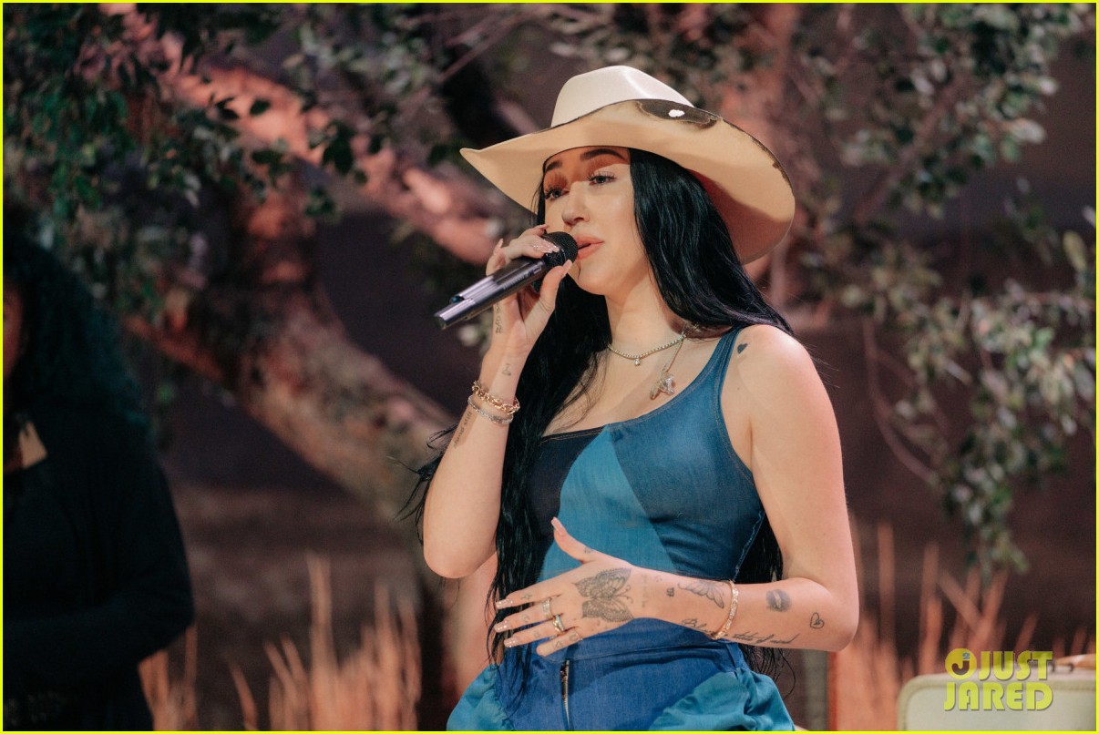noah cyrus july performance anxiety corden 05