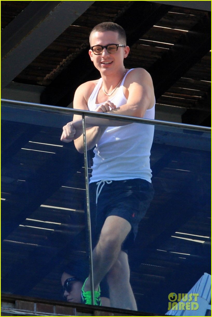 charlie puth hotel balcony 01
